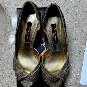 Nina Carrie Gunmetal Bliss heels, size 7.5